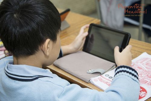 校长专访 教孩子正确使用电子产品